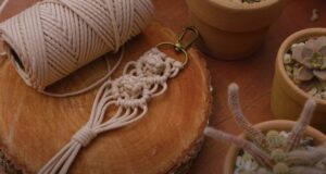 Chaveiro de macramê: 4 tutoriais para você aprender a fazer Chaveiro de macramê