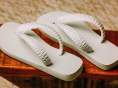 Macramê no chinelo.